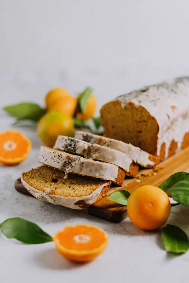 Trozo de queque de naranja